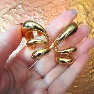 Elegant Gold Teardrop Earrings